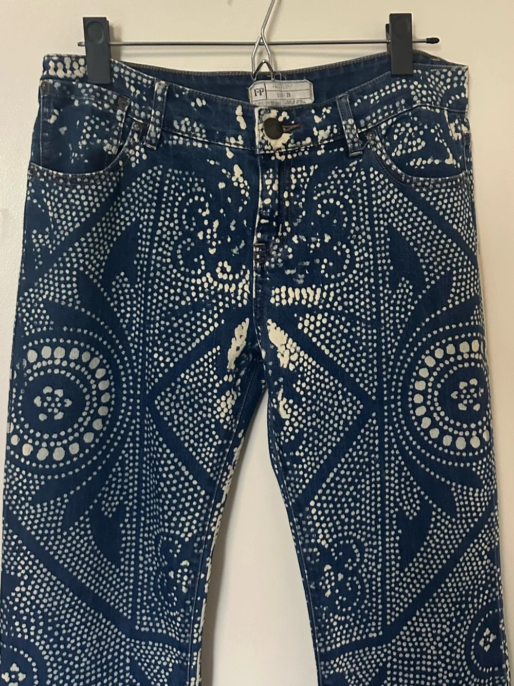 Free People Discharge Bali Flare Jeans Size 29 Printed Boho Festival Concert - Picture 4 of 10